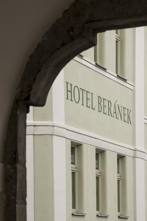 Hotel Beranek Блатна Экстерьер фото