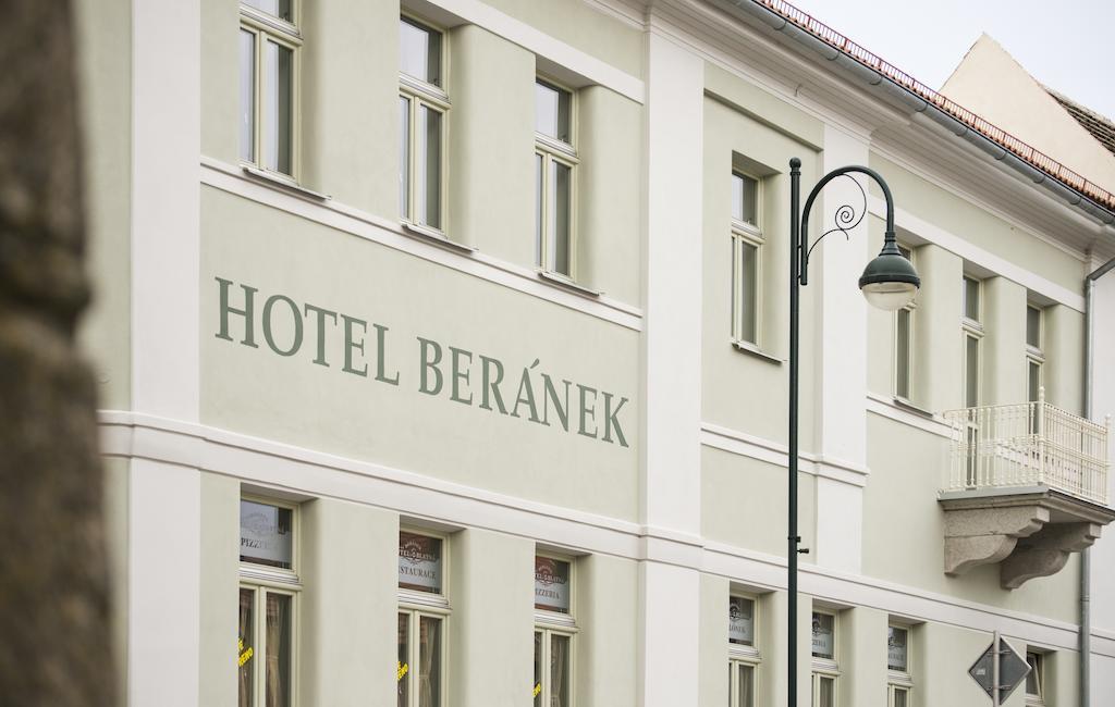 Hotel Beranek Блатна Экстерьер фото