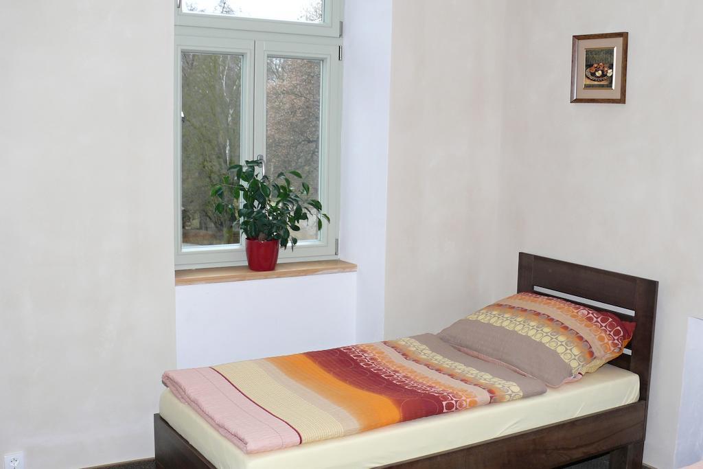 Hotel Beranek Блатна Экстерьер фото