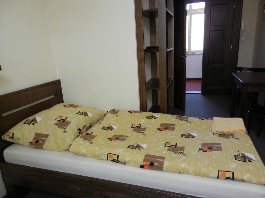 Hotel Beranek Блатна Экстерьер фото