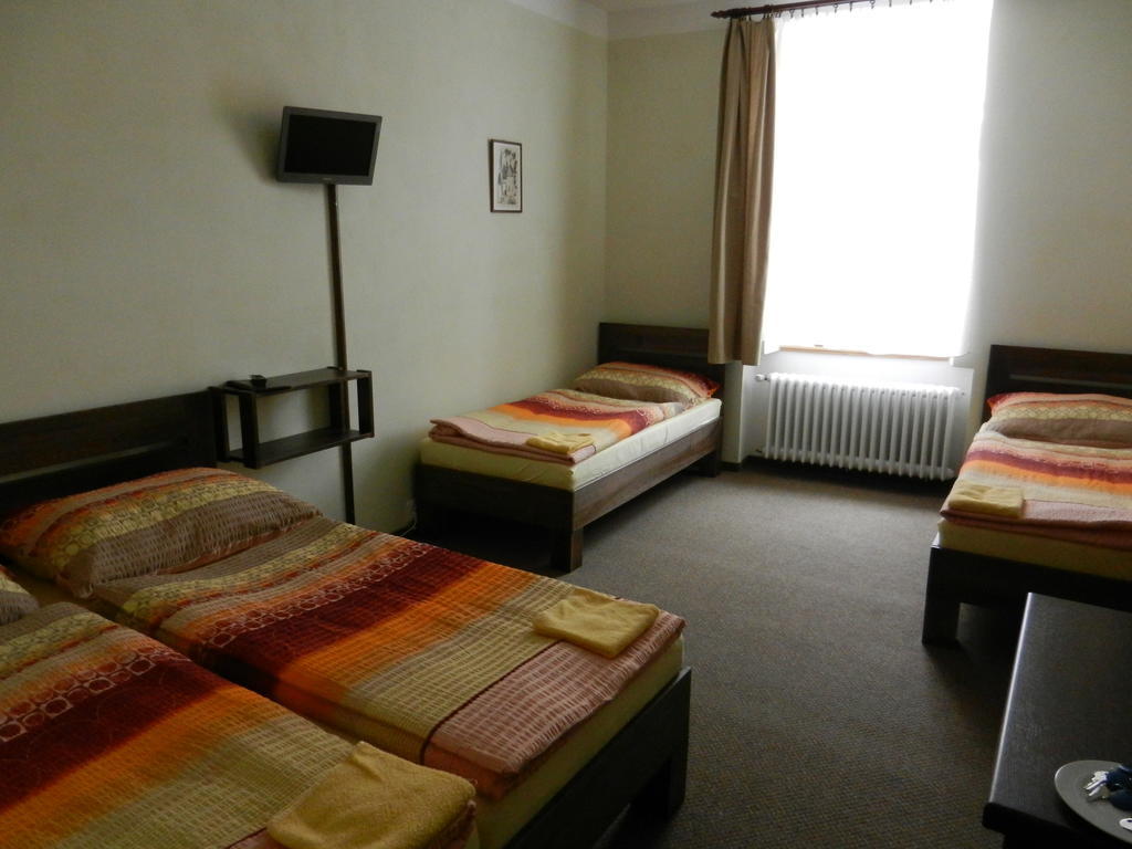 Hotel Beranek Блатна Экстерьер фото