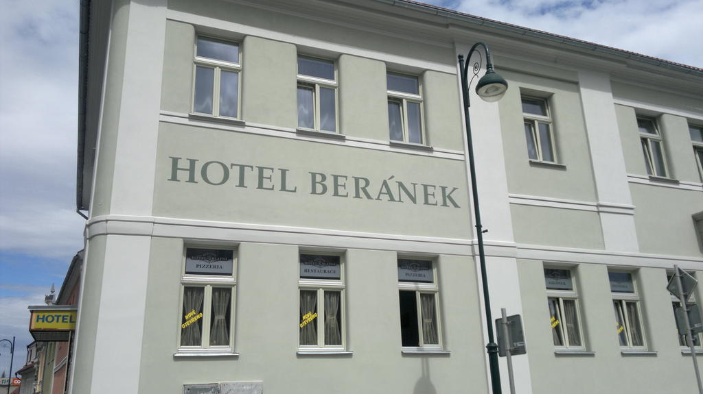 Hotel Beranek Блатна Экстерьер фото